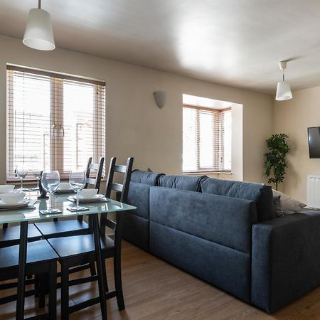Spacious 2Br Flat - 2 Free Parking Spaces - Near Lgw Airport Crawley  Eksteriør bilde