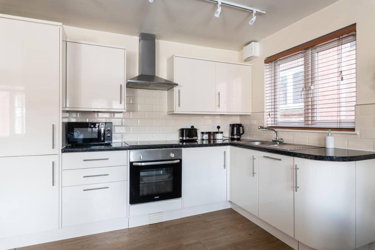 Spacious 2Br Flat - 2 Free Parking Spaces - Near Lgw Airport Crawley  Eksteriør bilde