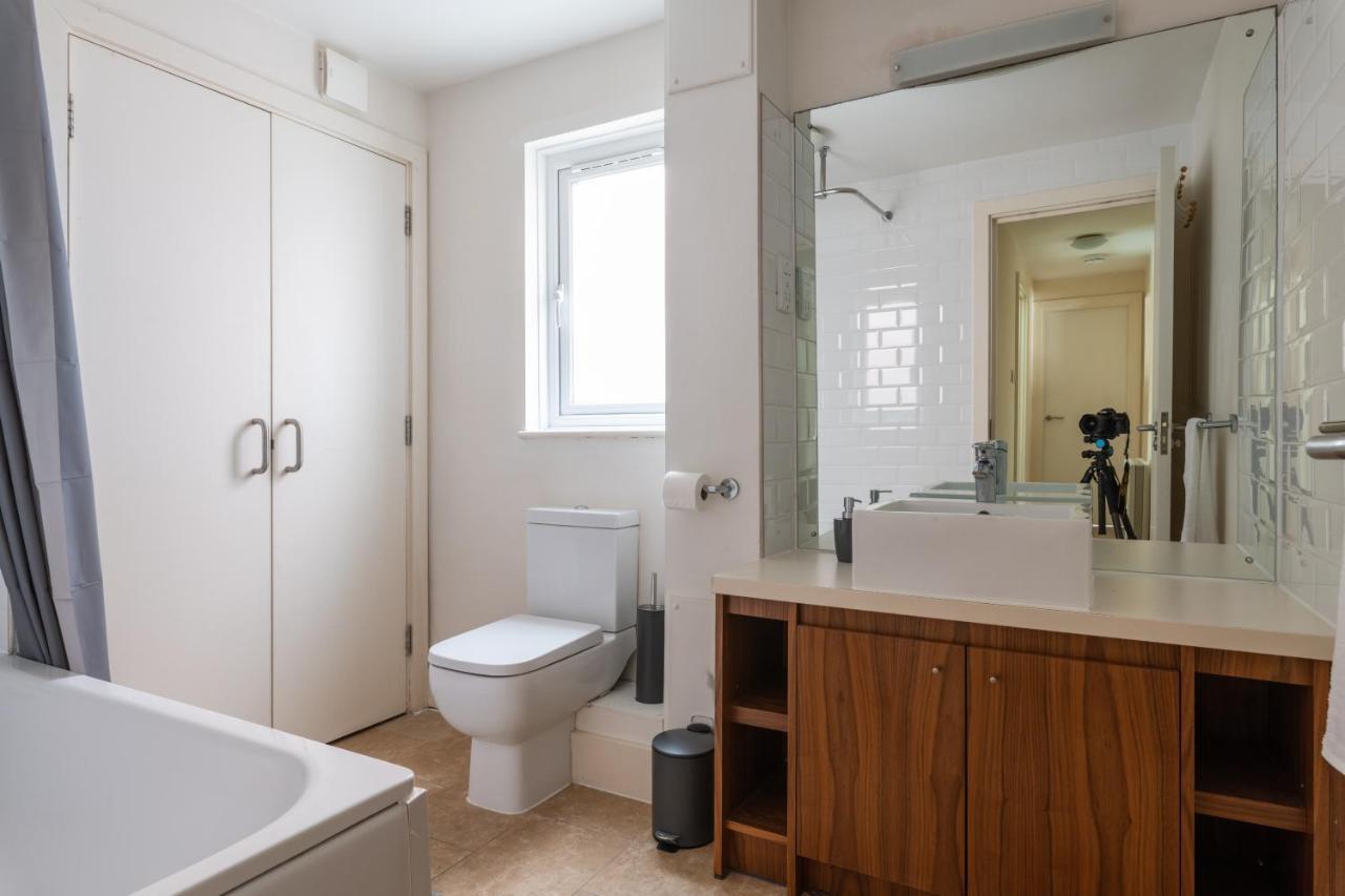 Spacious 2Br Flat - 2 Free Parking Spaces - Near Lgw Airport Crawley  Eksteriør bilde