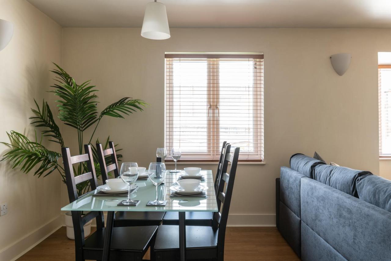 Spacious 2Br Flat - 2 Free Parking Spaces - Near Lgw Airport Crawley  Eksteriør bilde