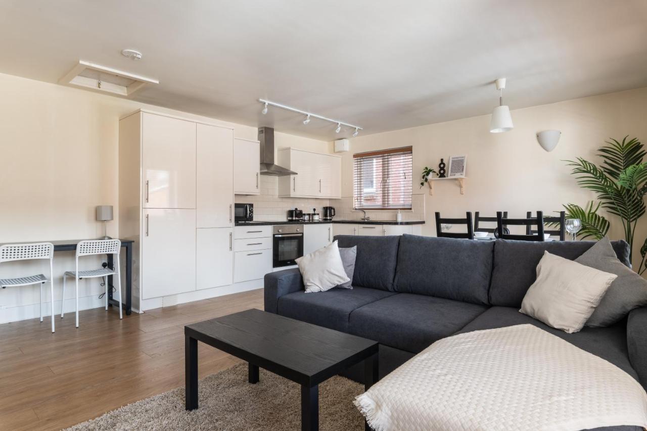 Spacious 2Br Flat - 2 Free Parking Spaces - Near Lgw Airport Crawley  Eksteriør bilde