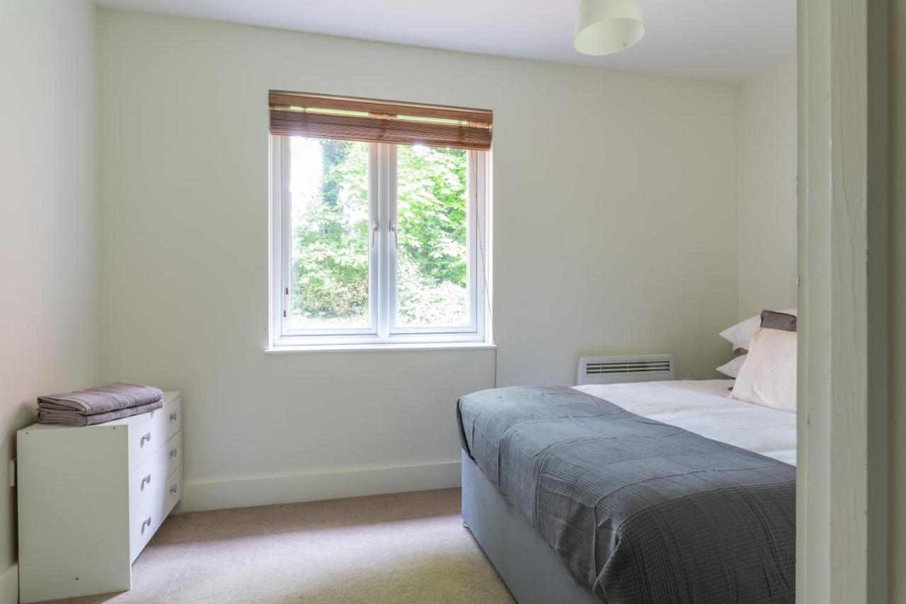 Spacious 2Br Flat - 2 Free Parking Spaces - Near Lgw Airport Crawley  Eksteriør bilde